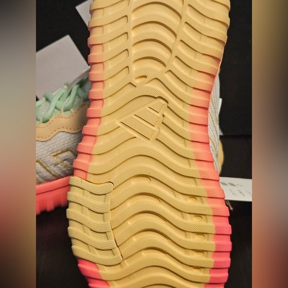 Adidas Kids Kaptir Flow 2.0 Shoes in Cream and Pink size 13K - Picture 10 of 10